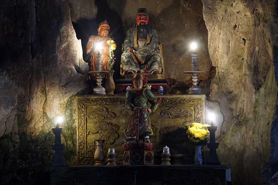 Huyen Khong Cave
