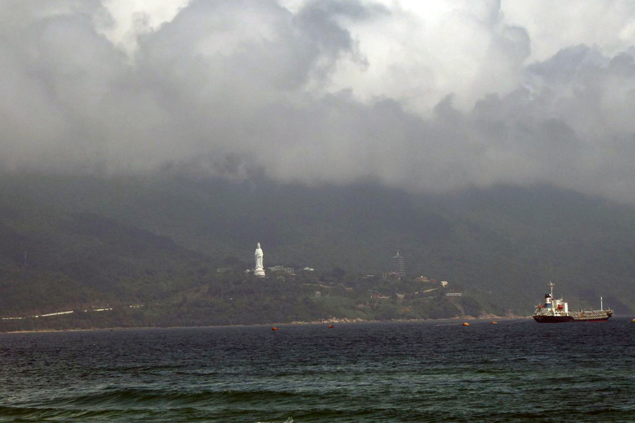 Non Nuoc Beach