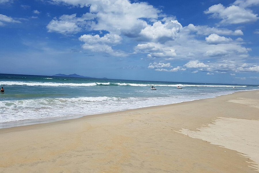 Non Nuoc Beach