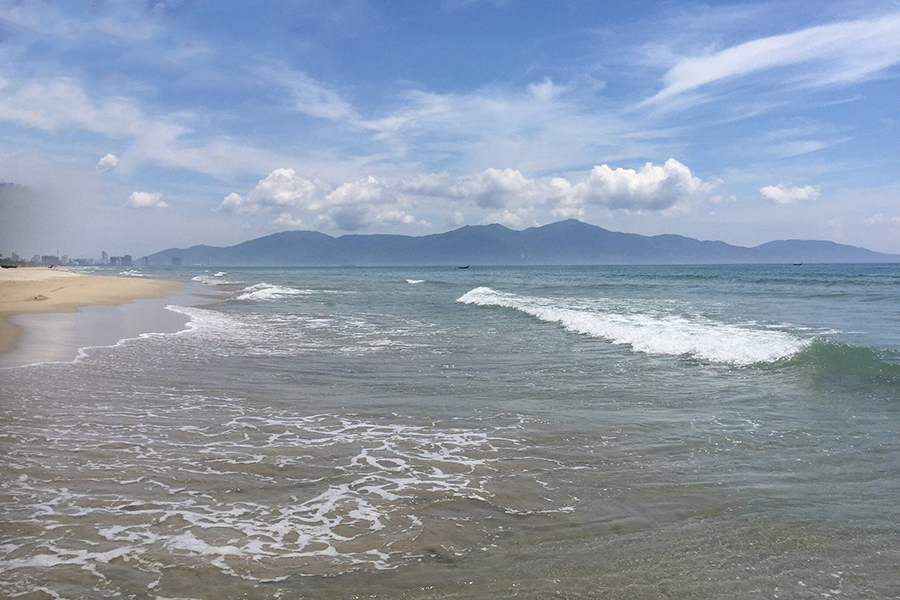 Non Nuoc Beach