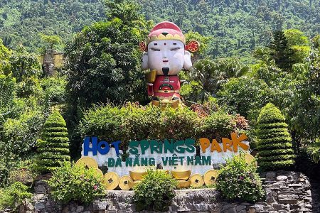 Than Tai Mountain Hot Spring Park