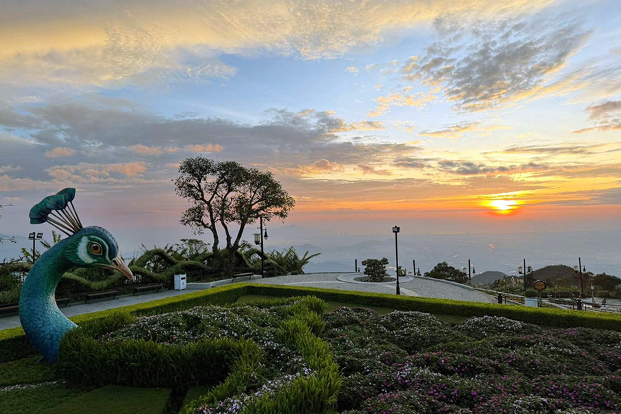 sunrise in Ba Na Hill